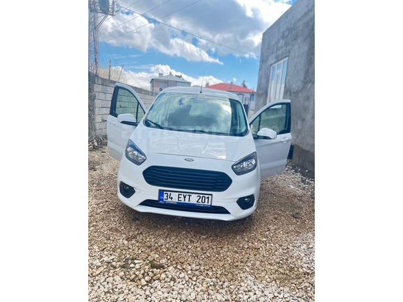 65 binde Sahibinden Ford Tourneo Courier 1.5 TDCi Delux 2022 Model