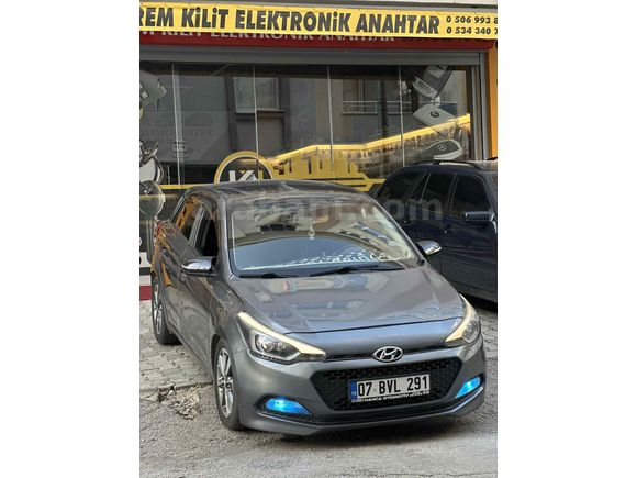 Sahibinden Hyundai i20 1.2 MPI Elite 2015 Model  270.000 km Gri
