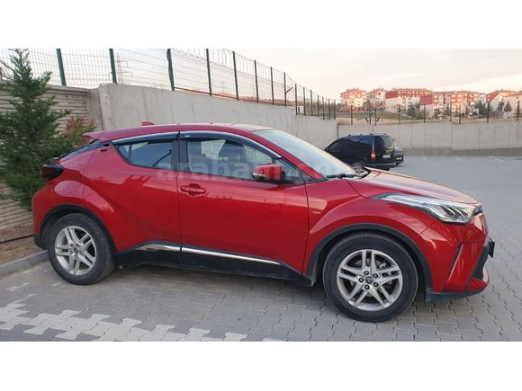Sahibinden Toyota C-HR 1.8 Hybrid Flame 2022 Model  46000 km Kırmızı