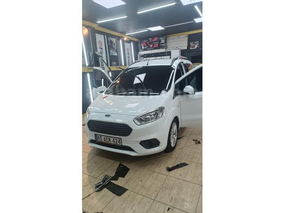 Sahibinden Ford Tourneo Courier 1.5 TDCi Titanium 2019 Model  125.000 km Beyaz