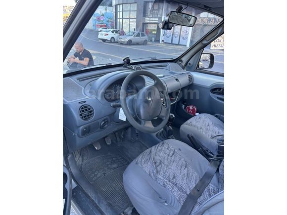 Sahibinden Renault Kangoo 1.4 RTE 2000 Model 