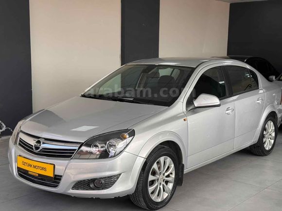 Galeriden Opel Astra 1.6 Enjoy 111.Yıl 2012 Model Gaziantep
