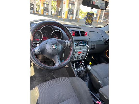 0 MOTOR Alfa Romeo 147 1.6 TS Distinctive 2004 Model