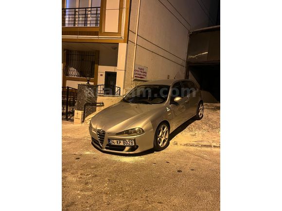 0 MOTOR Alfa Romeo 147 1.6 TS Distinctive 2004 Model