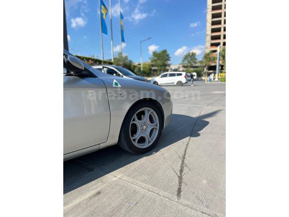 0 MOTOR Alfa Romeo 147 1.6 TS Distinctive 2004 Model