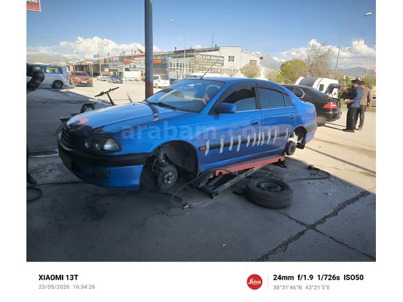 Sahibinden Toyota Avensis 2.0 Sol 2000 Model  520000 km Mavi