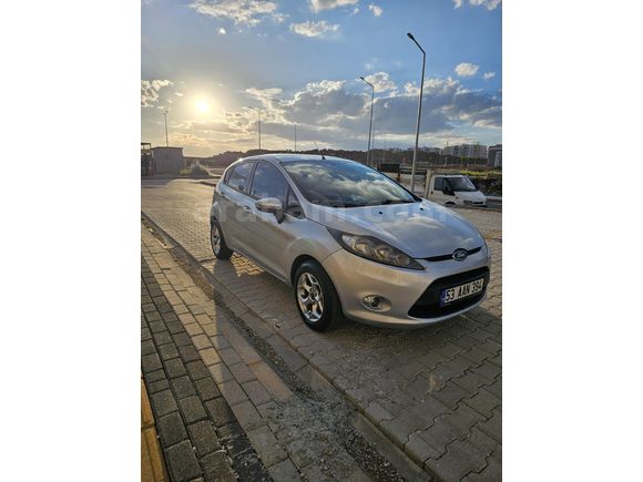 Sahibinden Ford Fiesta 1.4 TDCi Trend 2012 Model  237.000 km Gri (Gümüş)