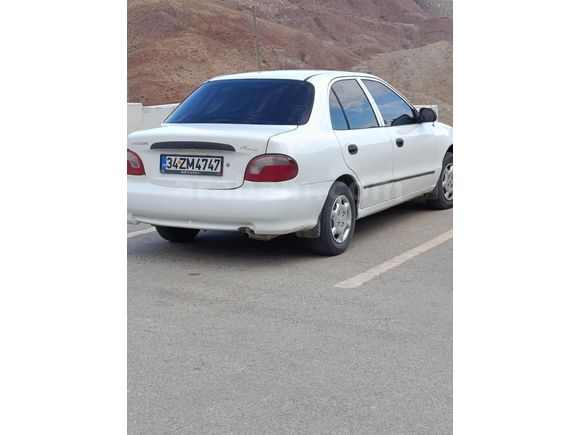 Sahibinden Hyundai Accent 1.3 LX 2000 Model  384.566 km Beyaz