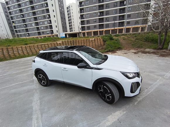 Peugeot e-2008 Allure 2025 Model  18.000 km Beyaz
