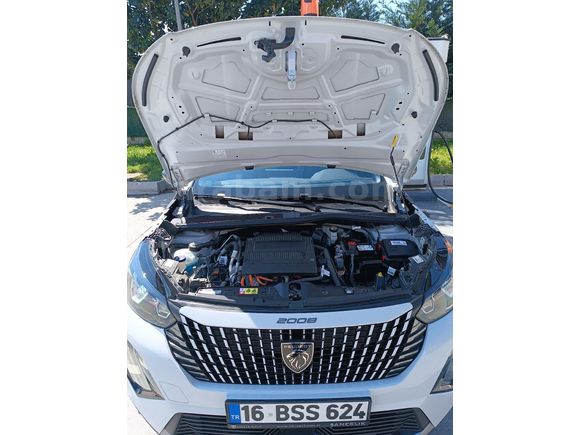 Peugeot e-2008 Allure 2025 Model  18.000 km Beyaz