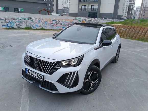 Peugeot e-2008 Allure 2025 Model  18.000 km Beyaz