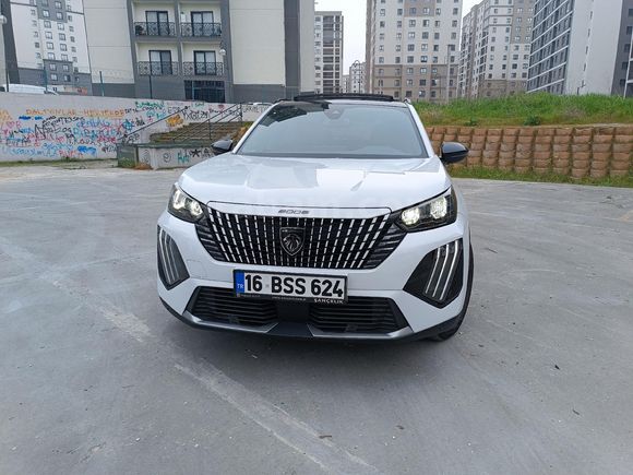 Peugeot e-2008 Allure 2025 Model  18.000 km Beyaz