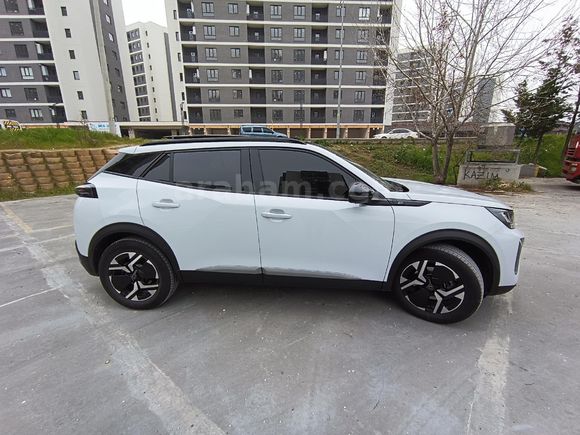 Peugeot e-2008 Allure 2025 Model  18.000 km Beyaz