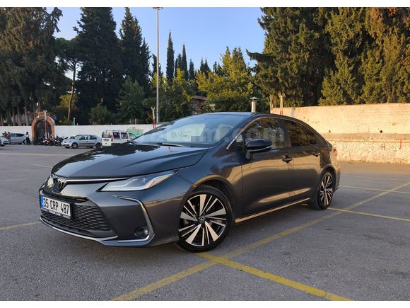 ÖĞRETMENDEN Toyota Corolla 1.5 Flame X-Pack 2025 Model Otomatik