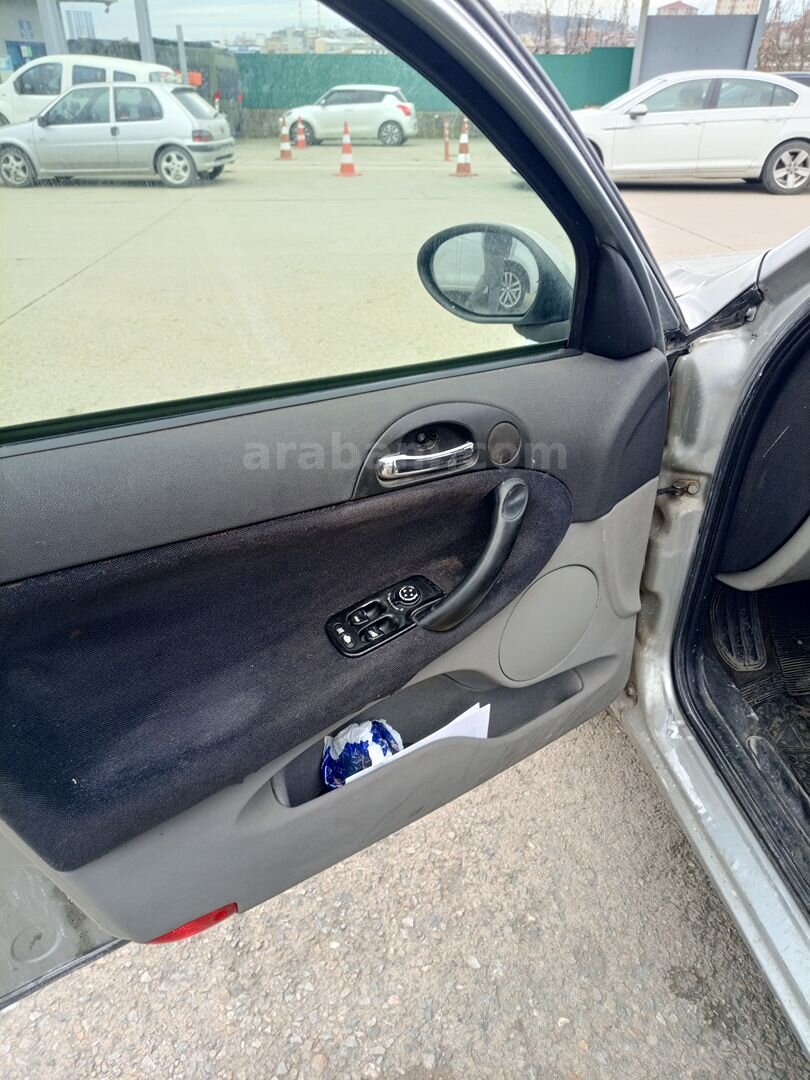 Sahibinden Alfa Romeo 147 1.6 TS Distinctive 2004 Model İstanbul 278.000 km Gri (Gümüş) 4