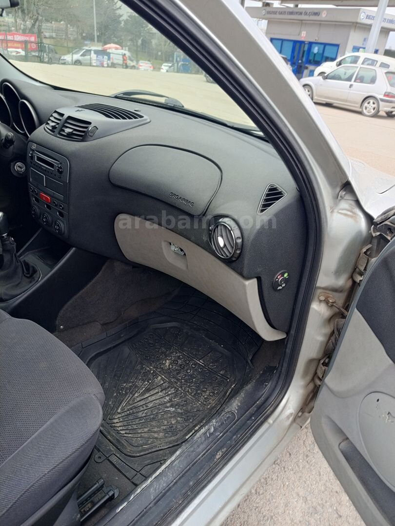 Sahibinden Alfa Romeo 147 1.6 TS Distinctive 2004 Model İstanbul 278.000 km Gri (Gümüş) 3