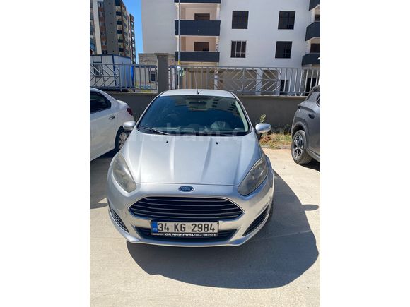 Öğretmenden Ford Fiesta 1.25 Trend 2013 Model 