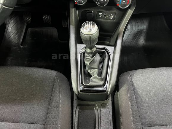 HEDEF RENAULT'DAN 0,99 KREDİ 2023 CLİO TOUCH MANUEL % 20