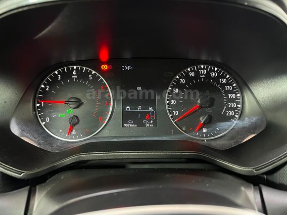 HEDEF RENAULT'DAN 0,99 KREDİ 2023 CLİO TOUCH MANUEL % 20