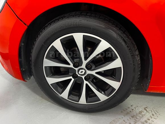 HEDEF RENAULT'DAN 0,99 KREDİ 2023 CLİO TOUCH MANUEL % 20
