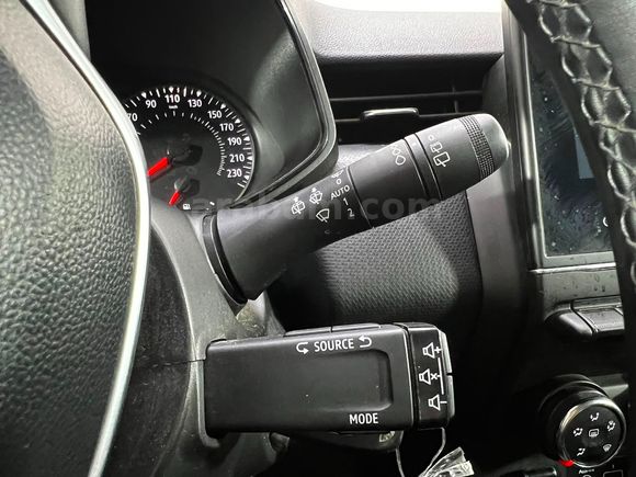 HEDEF RENAULT'DAN 0,99 KREDİ 2023 CLİO TOUCH MANUEL % 20