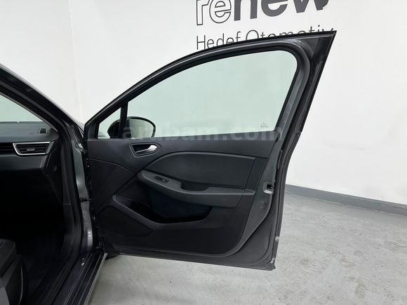 HEDEF RENAULT'DAN 0,99 KREDİ 2023 CLİO TOUCH MANUEL % 20