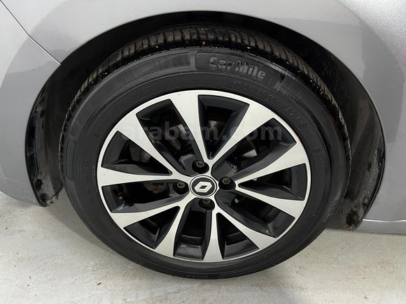 HEDEF RENAULT'DAN 0,99 KREDİ 2023 CLİO TOUCH MANUEL % 20