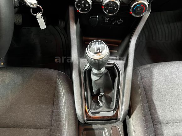 HEDEF RENAULT'DAN 0,99 KREDİ 2023 CLİO TOUCH MANUEL % 20