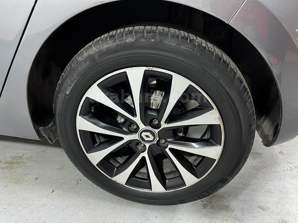 HEDEF RENAULT'DAN 0,99 KREDİ 2023 CLİO TOUCH MANUEL % 20