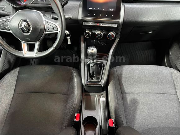 HEDEF RENAULT'DAN 0,99 KREDİ 2023 CLİO TOUCH MANUEL % 20