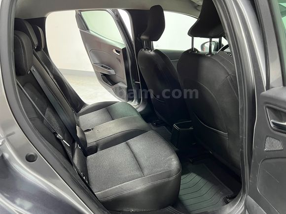 HEDEF RENAULT'DAN 0,99 KREDİ 2023 CLİO TOUCH MANUEL % 20