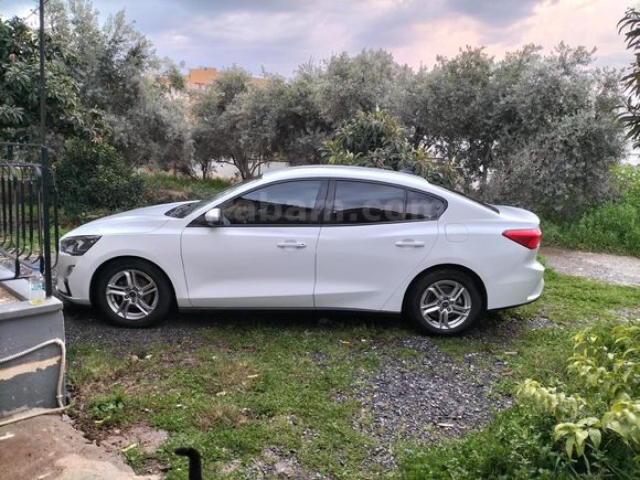 Sahibinden Ford Focus 1.5 TDCi Trend X 2020 Model Antalya 191.000 km Beyaz   Araç akfif olarak kullanılıyor km çok azda olsa değişebilir.