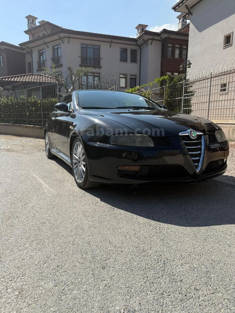 Sahibinden Alfa Romeo GT 2.0 JTS Distinctive 2006 Model İstanbul 141.000 km Siyah 1