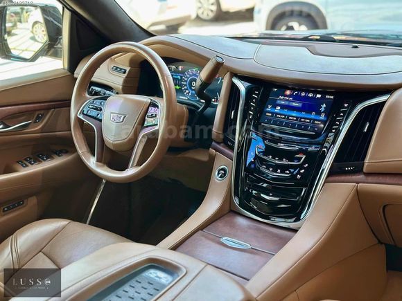 LUSSO GARAJ'dan SIRADIŞINI SEVENLERE CADILLAC ESCALADEE 6.2 V8