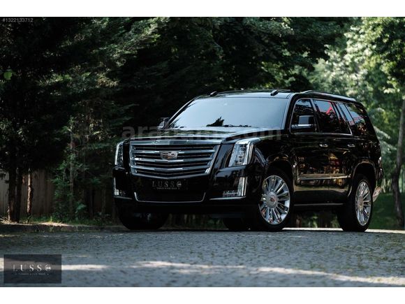 LUSSO GARAJ'dan SIRADIŞINI SEVENLERE CADILLAC ESCALADEE 6.2 V8