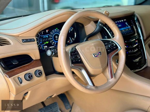 LUSSO GARAJ'dan SIRADIŞINI SEVENLERE CADILLAC ESCALADEE 6.2 V8