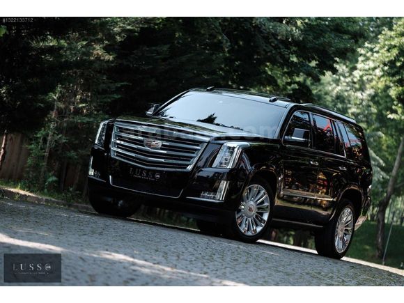 LUSSO GARAJ'dan SIRADIŞINI SEVENLERE CADILLAC ESCALADEE 6.2 V8