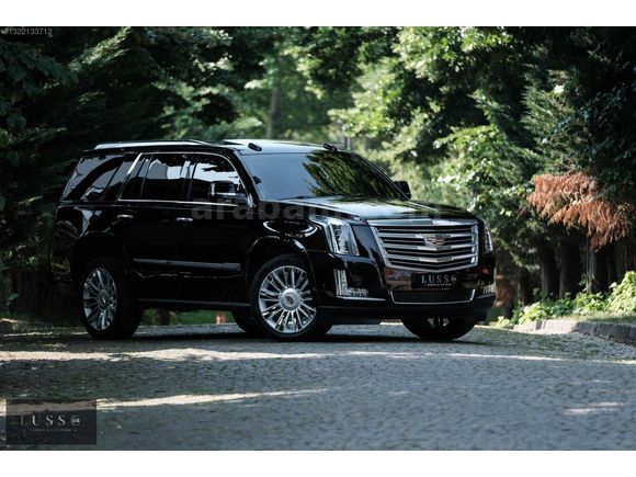 LUSSO GARAJ'dan SIRADIŞINI SEVENLERE CADILLAC ESCALADEE 6.2 V8