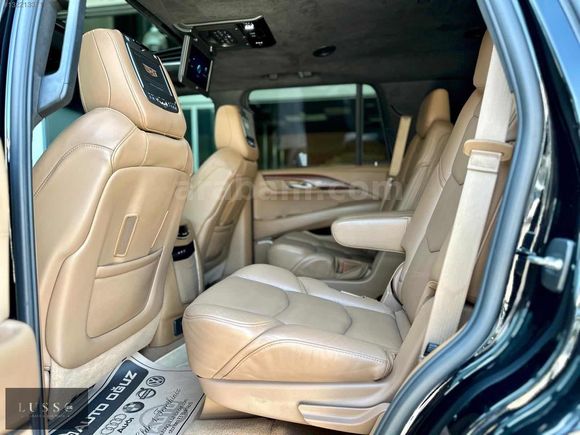 LUSSO GARAJ'dan SIRADIŞINI SEVENLERE CADILLAC ESCALADEE 6.2 V8