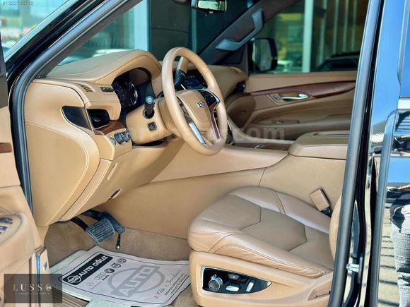 LUSSO GARAJ'dan SIRADIŞINI SEVENLERE CADILLAC ESCALADEE 6.2 V8