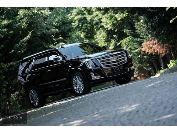 LUSSO GARAJ'dan SIRADIŞINI SEVENLERE CADILLAC ESCALADEE 6.2 V8