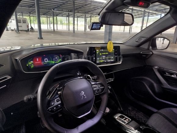 Öğretmenden Peugeot 2008 1.2 PureTech Allure 2023 Model