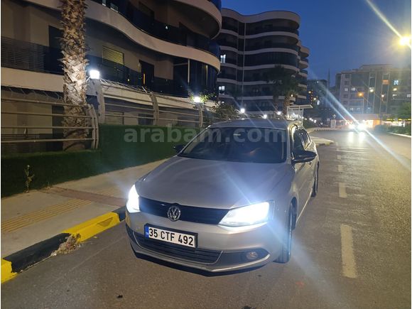 ÖĞRETMENDEN MODEL YÜKSELTMEK İÇİN SATILIK OTOMATİK 2013 JETTA
