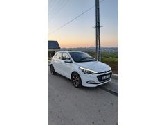 Sahibinden Hyundai i20 1.4 MPI Style 2017 model cam tavan