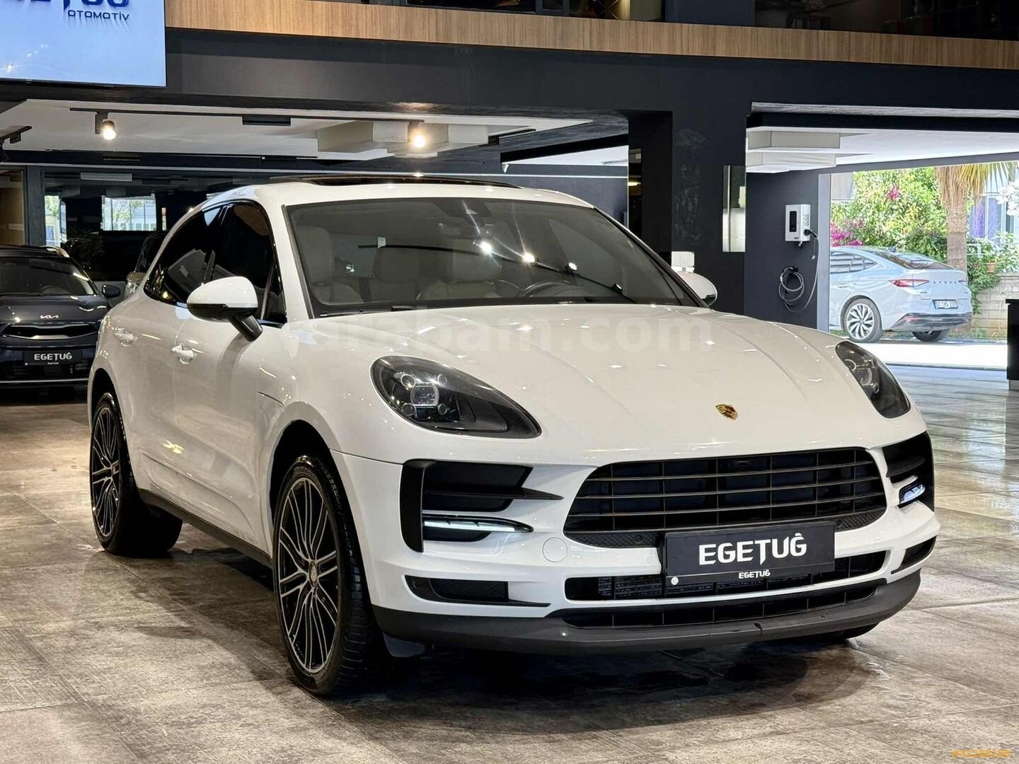 Galeriden Porsche Macan 2.0 2020 Model Antalya 166.800 km Beyaz 4