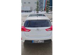 Sahibinden Toyota Auris 1.4 D-4D Premium 2013 Model  275.000 km Beyaz
