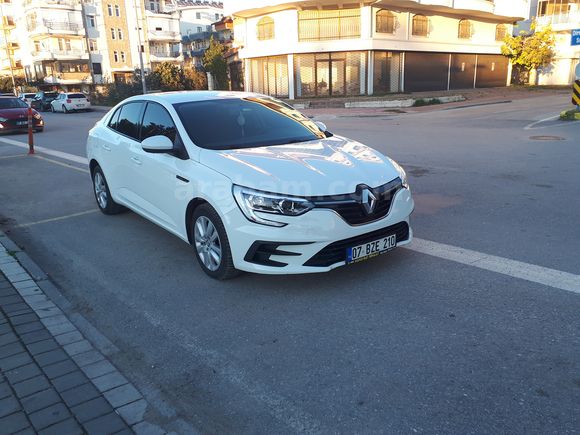 Sahibinden Hatasız  Boyasız Orjinal Renault Megane 1.3 TCe 2022 Model JOY