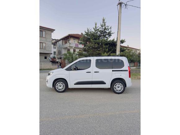 Sahibinden Opel Combo 1.5 CDTI Essential 2025 Model 