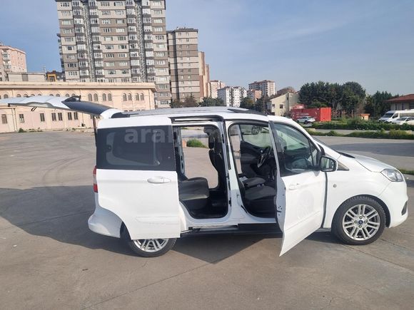 Sahibinden Ford Tourneo Courier 1.5 TDCi Titanium 2021 Model