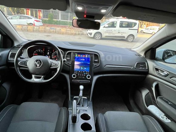 Sahibinden Renault Megane 1.3 TCe Joy 2021 Model 